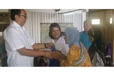Anggota DPR Berbagi...