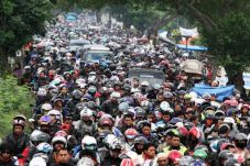 20 Lampu Sorot Dipasang...
