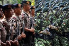 Bentrok TNI vs Brimob...