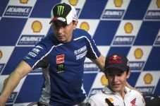 Lorenzo Belum Lepas...