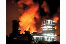 Pabrik Sinar Mas Terbakar...