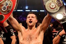 Carl Froch Resmi Mundur...
