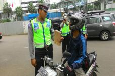 Enggan Ditilang, Pelanggar...