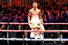 Carl Frampton Pertimbangkan...