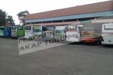 Pengguna Bus AKAP Turun...