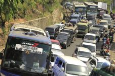Jalur Nagreg Macet 15...