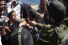 HRW: Israel Tangkapi...