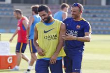 Luis Enrique Ogah Pinjamkan...