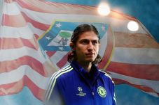Bek Chelsea Dipastikan...