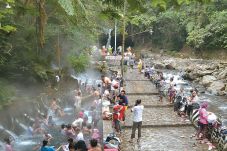 Berwisata ke Kabupaten...