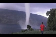 Tornado Bikin Panik...