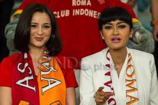 Jupe vs Julie Estelle:...