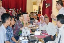 Mahasiswa dengan UKT...