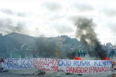 Pantura Timur Lumpuh