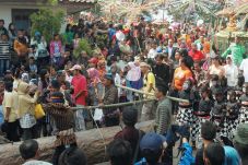 Gelar Tradisi Syawalan,...