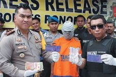 Pemalsu Uang Rp300 Juta...