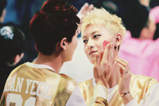 Chanyeol EXO Kirim Pesan...
