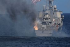 Kapal Perang AS Terbakar...