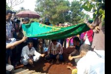 Isak Tangis Warnai Pemakaman...