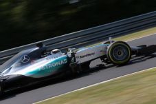 Duo Mercedes Start Satu-Dua...
