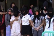 Sembilan Wanita Muda...