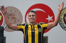 Menanti Debut Van Persie...