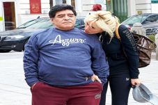 Maradona Goyang No Woman,...