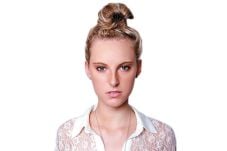 Gaya Rambut Topknot