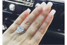 Lady Gaga Pamer Cincin...