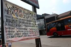 Warga Kampung Pulo Gugat...