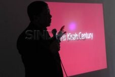 Terbang ke Swiss, Polri...