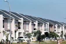 Mencari Rumah Bekas...