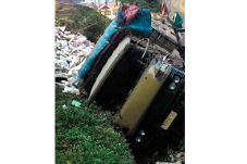 Truk Masuk Jurang, Satu...