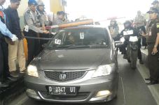 Terdakwa Yana Dituntut...