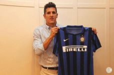 Striker Anyar Inter...