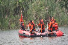 Tiga Hari Tenggelam,...