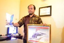 Agus Triharsito, Harumkan...