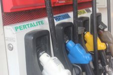 Laris Manis, Pertamina...