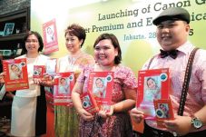 Masihkan Cetak Foto...