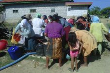 Menyedihkan, Warga Berebut...