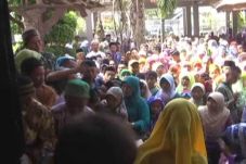 Pengunjung Membludak,...