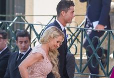 Wow, Ronaldo Beli Pulau...