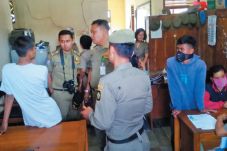 Guru SD dan Remaja Tertangkap...