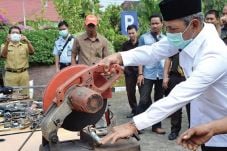 Kejari Musnahkan Senpi...
