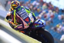 Rossi Ajak Semua Pesaingnya...