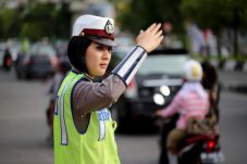 Sempat Jatuh Ditendang...
