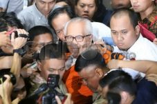 Desak Segera Disidangkan,...