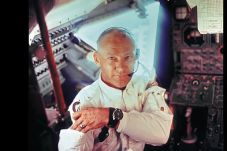 Buzz Aldrin Ceritakan...