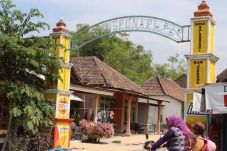 Ponari Dukun Cilik Beranjak...