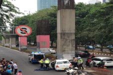 Tabrak Tiang Monorel,...